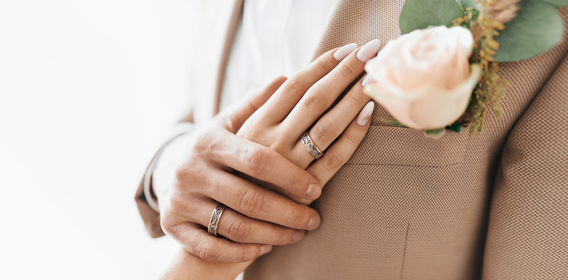 img-bg-hands-flower