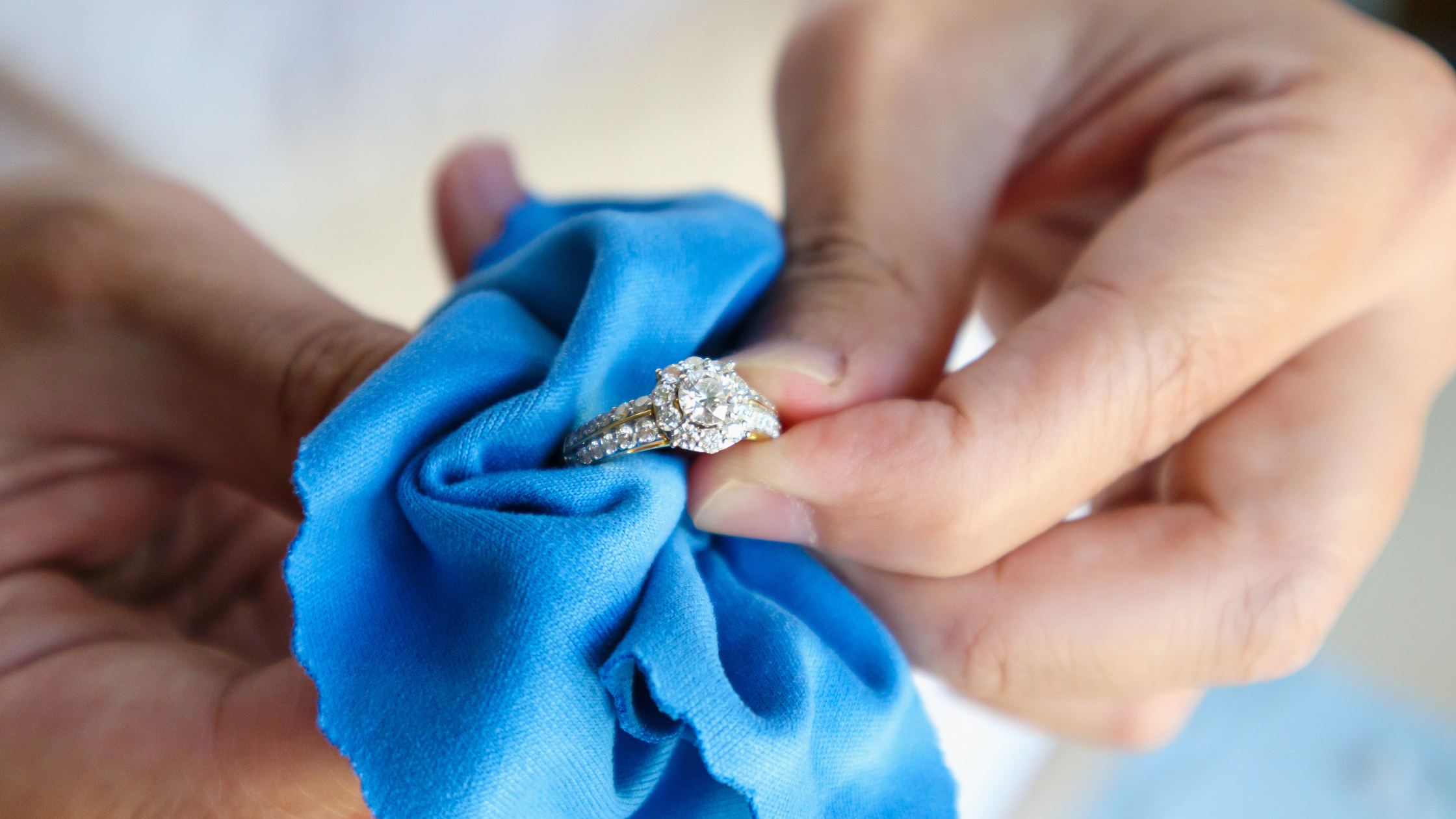 How To Clean Diamond Ring With Windex