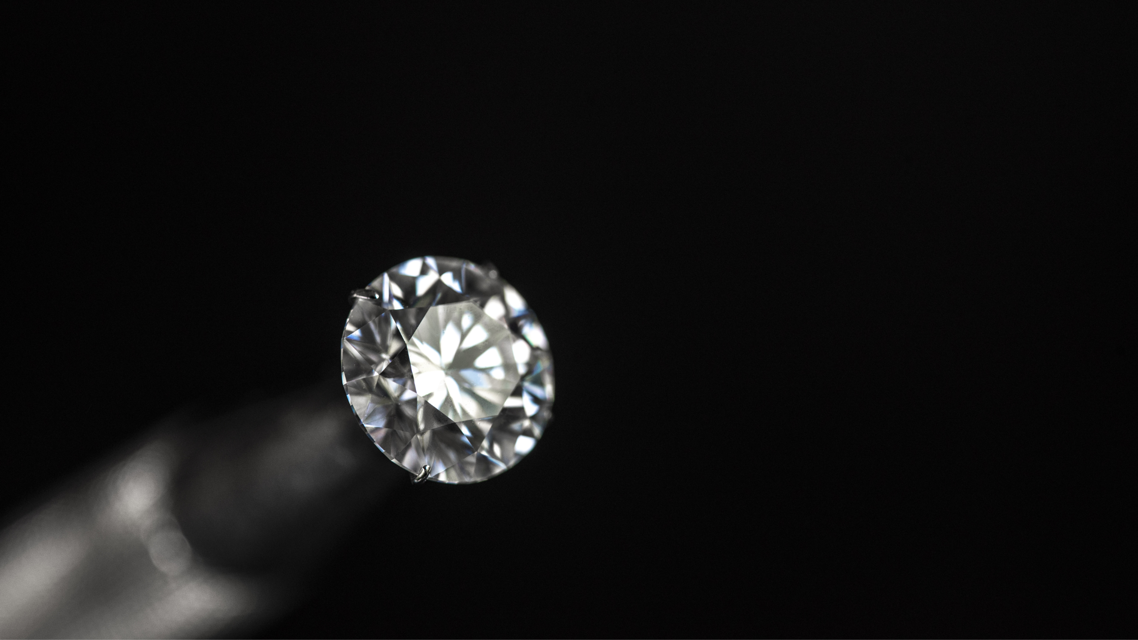 How To Tell The Difference Between Crystal And Diamond