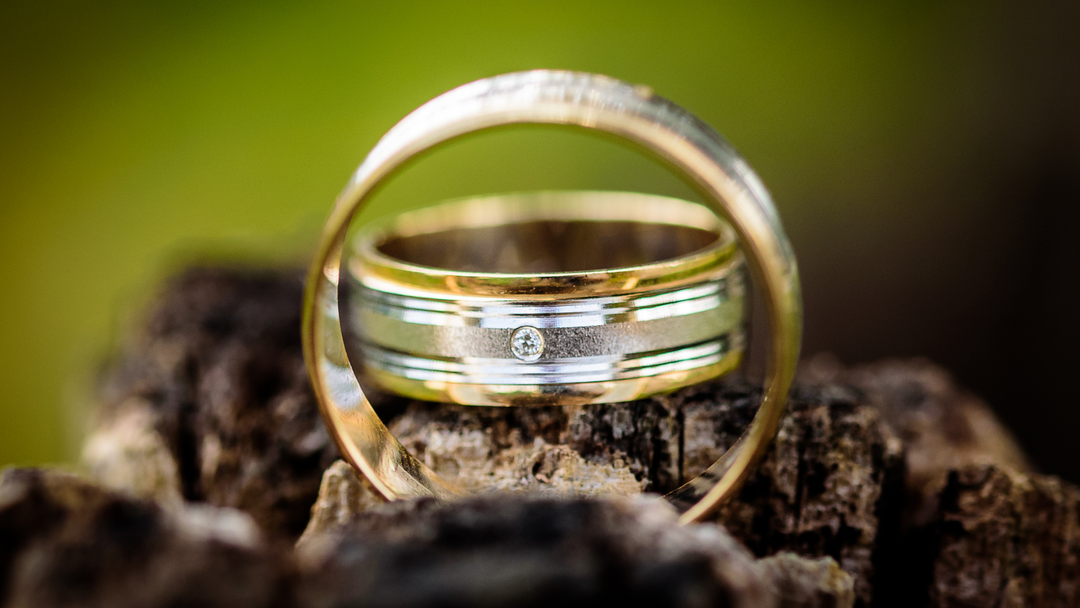 How Much Is A Men's Gold Wedding Band?