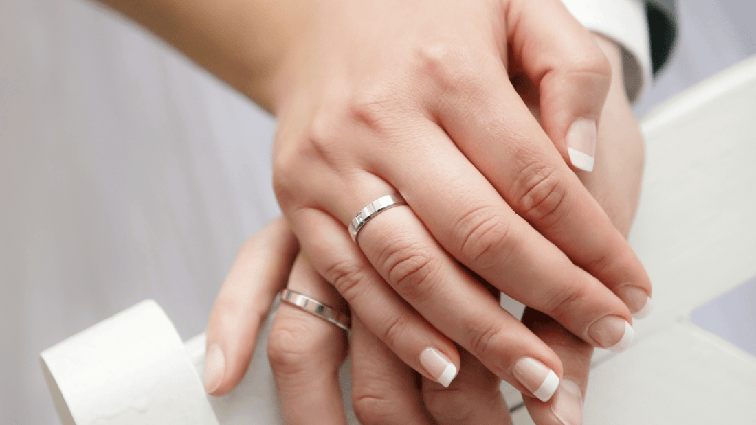 How Thick Should a Wedding Band Be?
